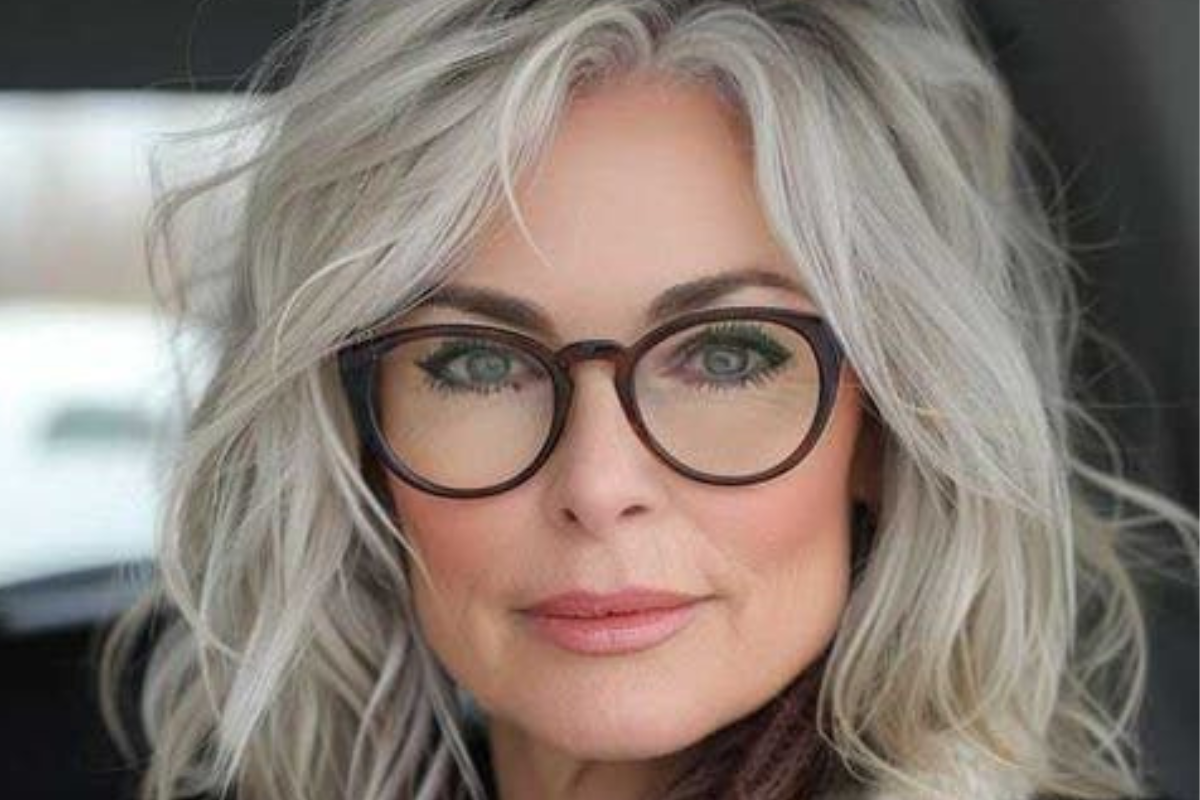 Coupe de cheveux femme 50 ans avec lunettes idées et conseils (1)