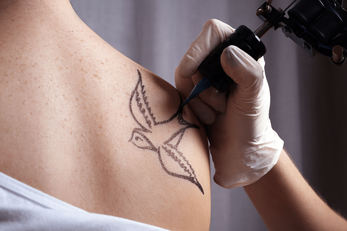 tatouage hirondelle
