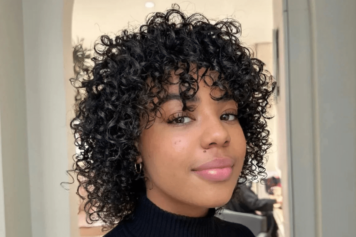 Dégradé pour cheveux bouclés : La coupe parfaite pour les femmes
