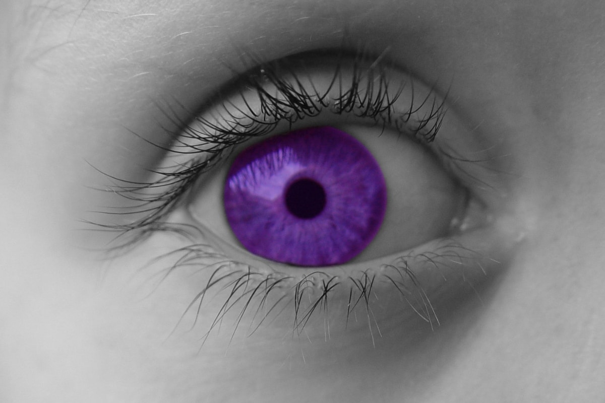 Les yeux violet naturel : mythe ou réalité